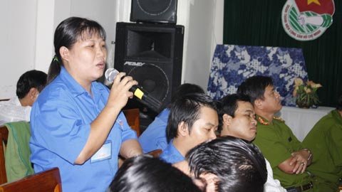 “Nữ quái” đá đỏ và hành trình vượt qua bóng đêm