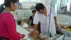 Tự sự nhói lòng của bác sĩ về 'phong bì'
