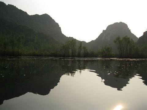 Thú đi chùa Hương trái mùa hút giới trẻ