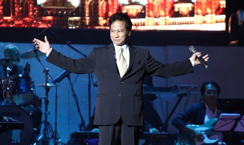 Chế Linh hát lên, những con tim nghẹn ngào