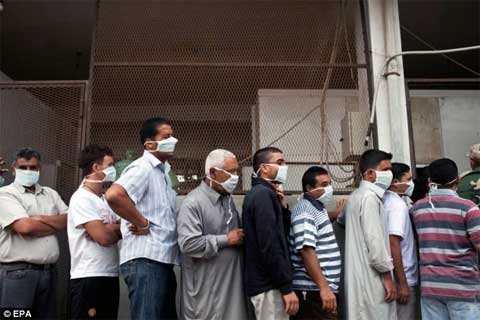 Xác Gaddafi được trưng bày ở siêu thị