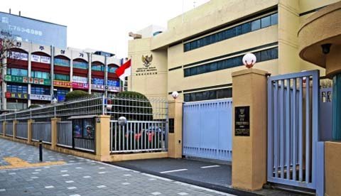 Lừa bán cả...đại sứ quán