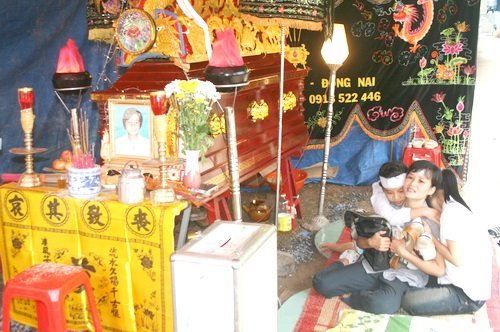 Đứng trong lề, ba học sinh bị xe tải cán chết