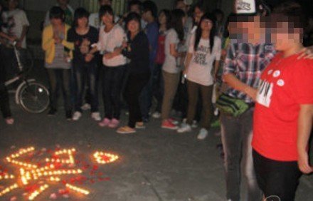 Xôn xao màn tỏ tình của nữ sinh đồng tính