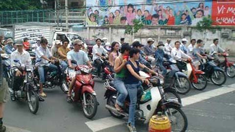 Xe máy: Công và tội