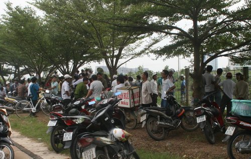 Nghi vấn nam sinh nhảy hồ tự vẫn