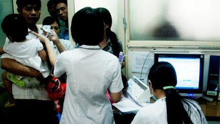 'Bệnh nhân đưa phong bì, tôi làm sao từ chối?'