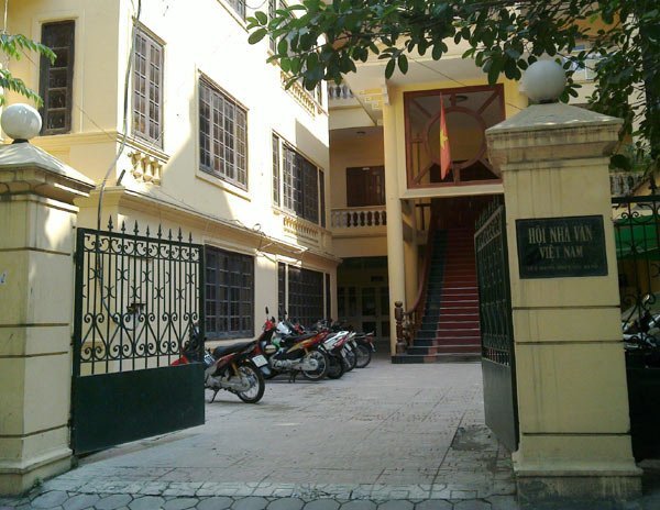 Bị chiếm dụng đất, Hội Nhà văn VN đi kiện