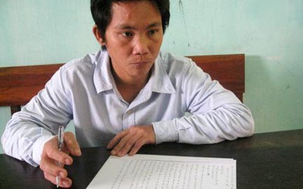 Chém nhau chưa đã tay, ném mìn vào đối thủ