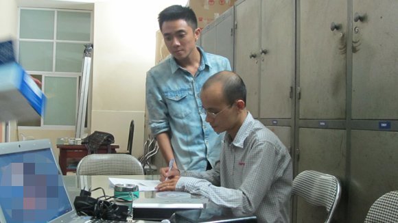 Thạc sỹ đi rao bán phim “đen”