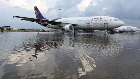 Bangkok đóng cửa sân bay Don Muang do lụt