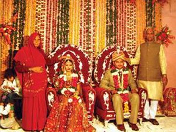 Đi ăn cưới lúc nửa đêm