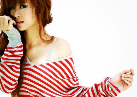 Đông Nhi là ca sĩ được yêu thích nhất năm?