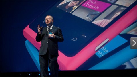 'Dế khủng' Nokia Lumia 800 giá gần 12 triệu đồng