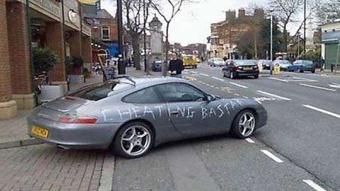 Xót xa cảnh xế hộp bị... trả thù dã man