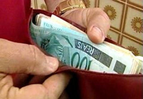 Bị dồn vào chân tường