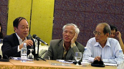 Bệnh đầu tư công: Lỗi cả kẻ xin, người cho