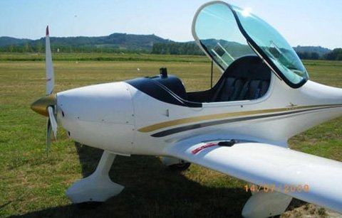 4 máy bay của DN 'chịu chơi' chưa thể thông quan