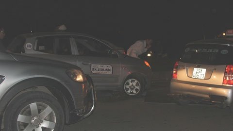 Hố đen làm Matiz ngần ngừ, Lexus điêu đứng