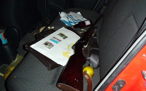 Phát hiện súng, đạn trong xe ô tô