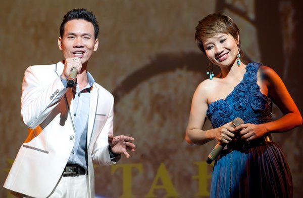 Mai Khôi cặp kè trai lạ