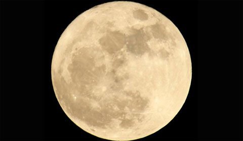 Tá hỏa gọi cảnh sát vì tưởng trăng là đĩa bay