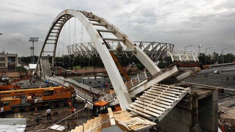 Sập cầu tại Ấn Độ, 30 người chết đuối