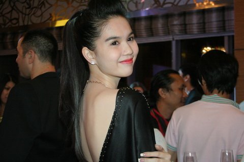 Ngọc Trinh: Hãy biết cởi chiếc áo dạ hội của mình