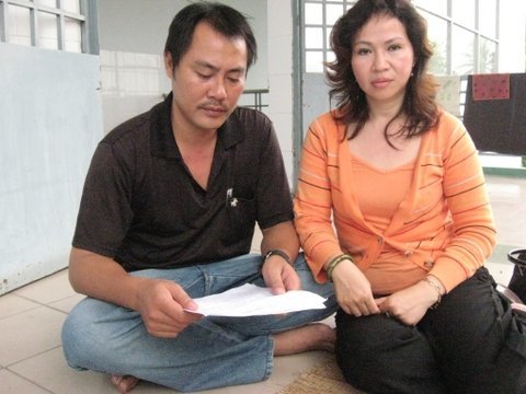 Bị đâm thủng bụng khi chở bạn gái đi chơi