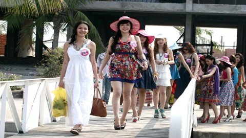 Kiều nữ tuổi teen 'phiêu' trước biển