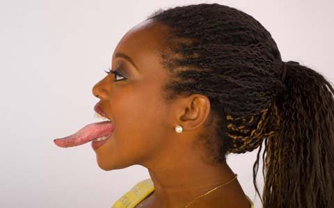 Cô gái có chiếc lưỡi dài nhất thế giới