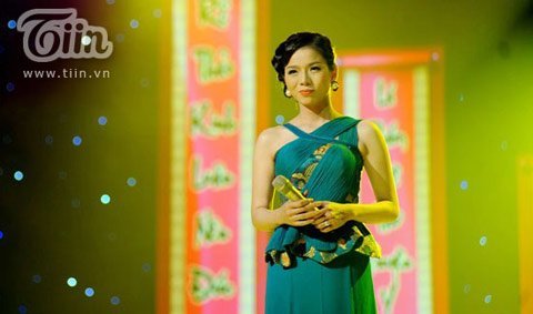 “Hóng” chuyện lạ và độc của thần tượng trên dế yêu