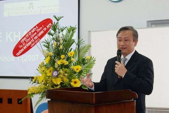 Giáo giàu, giáo nghèo