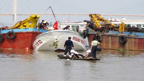 Chìm tàu du lịch tại Hải Phòng