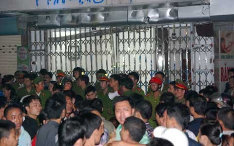 Hà Nội: Hàng trăm chủ nợ phá nát nhà con nợ