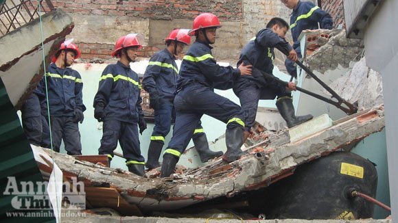 Hình ảnh kinh hoàng vụ sập nhà tại Hà Nội