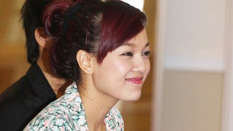 Hà Hoài Thu sẵn sàng nghe điện thoại nửa đêm