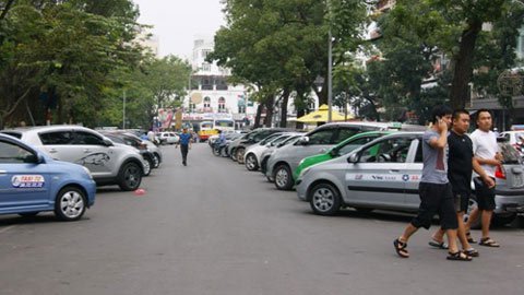 Đỗ xe thế này không tắc đường mới lạ!