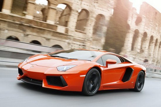 Sau vô lăng siêu xe Lamborghini Aventador