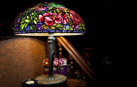 Nhà sưu tầm ẩn sau chiếc đèn có một không hai