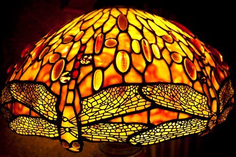 Phía sau những chiếc đèn độc nhất vô nhị