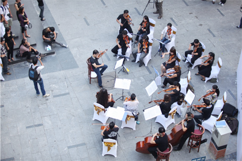 Nghe nhạc giao hưởng miễn phí trên đường phố