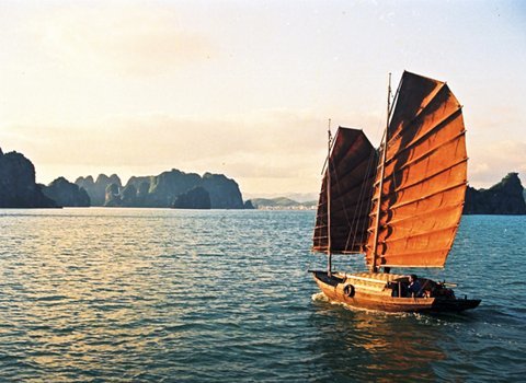 Hạ Long tiên cảnh trong mắt cặp tình nhân