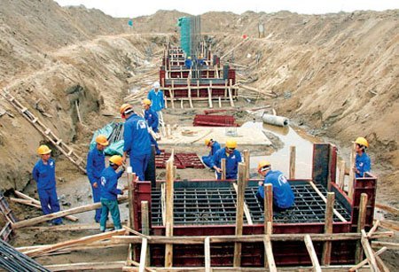 Nói và làm: Trên hô cắt giảm, dưới vẫn tiêu tiền?