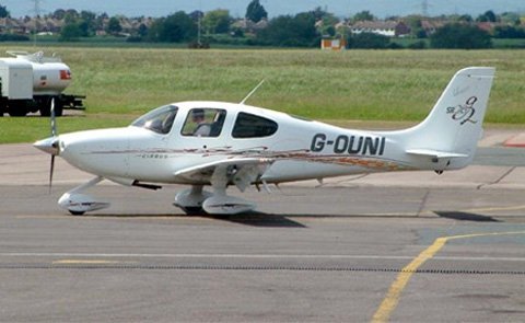 'Đại gia đi dép xăng đan' nhập máy bay làm gì?