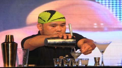 “Ngất ngây” với màn trình diễn của bartender Hà Thành