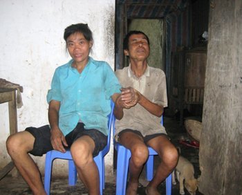 Ngời sáng hạnh phúc của người đàn ông ăn xin mù lòa