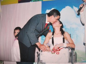 Hạnh phúc của cô gái tật nguyền với chàng trai thành phố