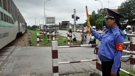 Bộ trưởng Thăng khen bà bầu cứu cháu nhỏ