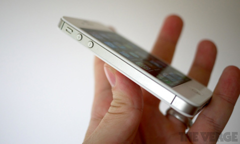 iPhone 4S tại Hong Kong rẻ hơn tại VN 6 triệu